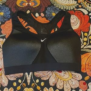 NIKE BLACK SPORTS BRA SIZE M